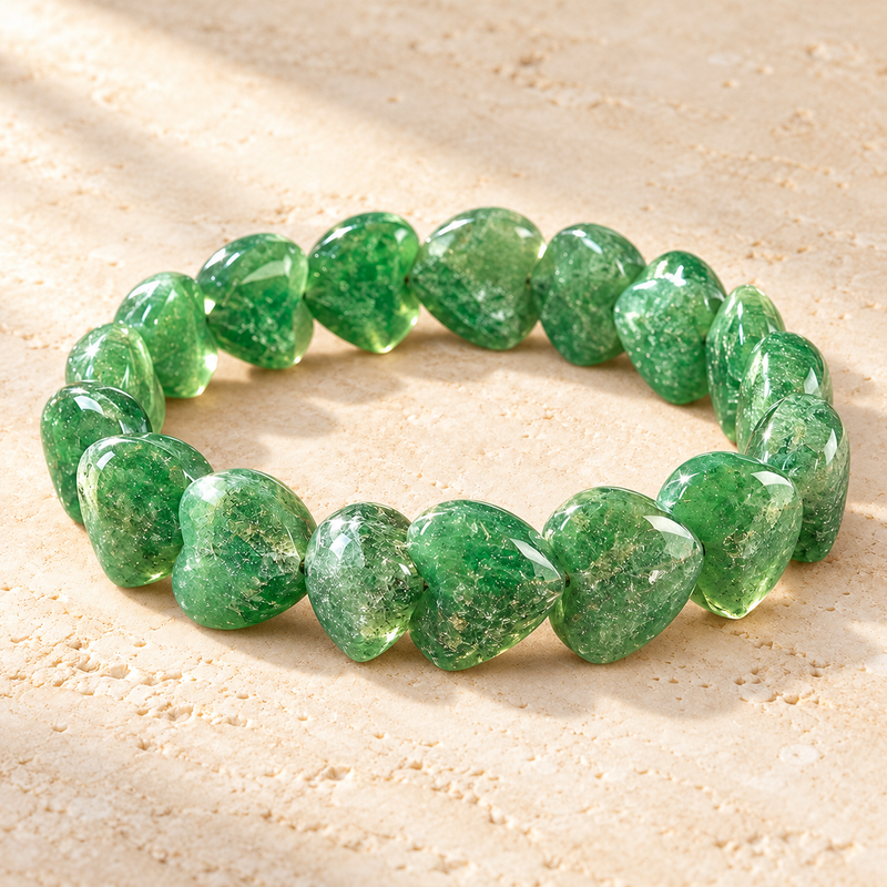 Chance — Bracelet Opportunité | Cœurs d’aventurine — fond pierre beige