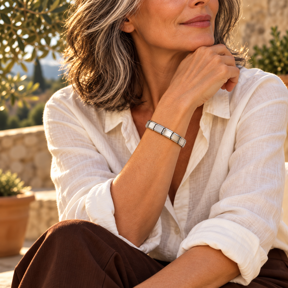 Compose — Bracelet à maillons modulables porté — modèle de 45 à 60 ans